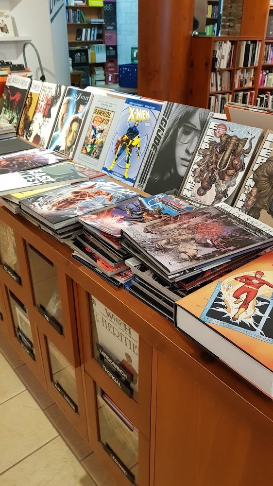 Comic Book Store Librairie Drawn & Quarterly Montreal Quebec