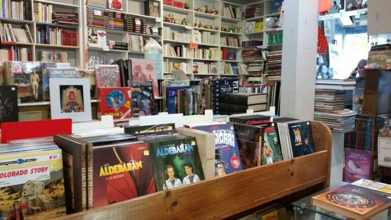 Comic Book Store Bande Dessinée Montréal Débédé Montreal Quebec Comic Book Store Bande Dessinée Montréal Débédé Montreal Quebec