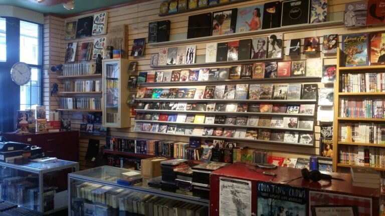 Comic Book Store Village Des Héros Châteauguay Quebec Comic Book Store Village Des Héros Châteauguay Quebec